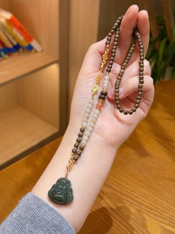 天然和田玉佛公項鏈  尺寸 25×10.8mm 左右  搭配沉香珠鏈