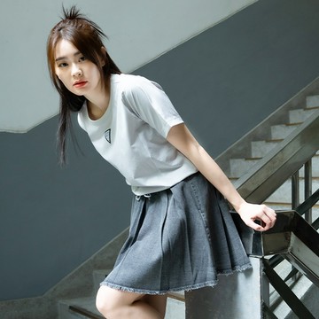 【夏日特惠】FILA 女復古丹寧短裙-灰 5SKY-1834-BK