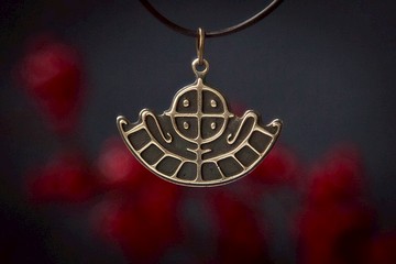 太陽船海盜吊墜。斯堪的納維亞項鍊。太陽船飾品。作者珠寶