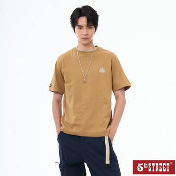 男裝 短T 極限越野 印花 短袖T恤 TEE 上衣 山形 咖啡色 (571067) 【5th STREET】 治裝激推 最高折426