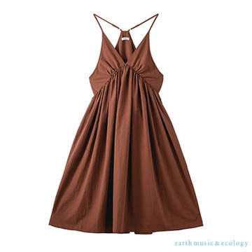 earth music  吊帶胸前剪裁背心洋裝
