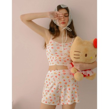 r. fav 【Hello Kitty聯名】滿版印花細肩帶BRA背心短褲家居服套裝(白/粉紅) 女裝 現貨