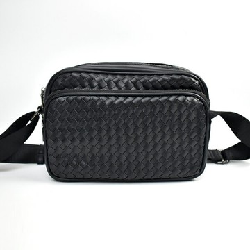 側背包 橫式拉鍊袋質感皮革編織包【NZC54】