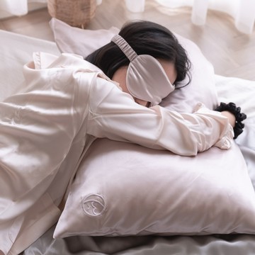 BEBE SILK 頂級蠶絲舒眠眼罩 （可加購字母燙鑽） - 甜心粉
