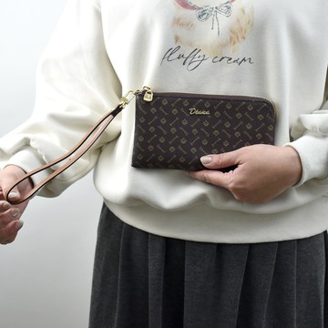 真皮 Diana滿版皇冠英字手拿包【NWD60】