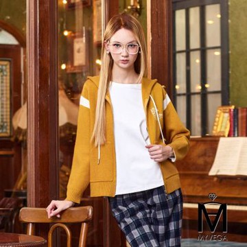 MYVEGA麥雪爾 MA保暖提織字連帽針織外套-黃