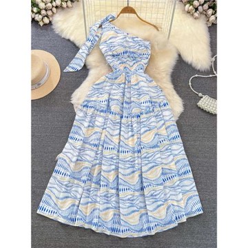 高級感輕奢氣質斜領露肩收腰顯瘦a字印花大擺連衣裙優雅禮服長裙