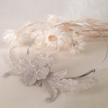 阿拉伯式花紋刺繡金屬絲項鍊銀