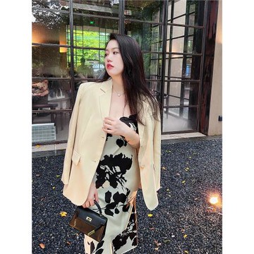 遇見家胖mm春季設計感西裝外套大碼女裝新款復古港風氣質休閑西服