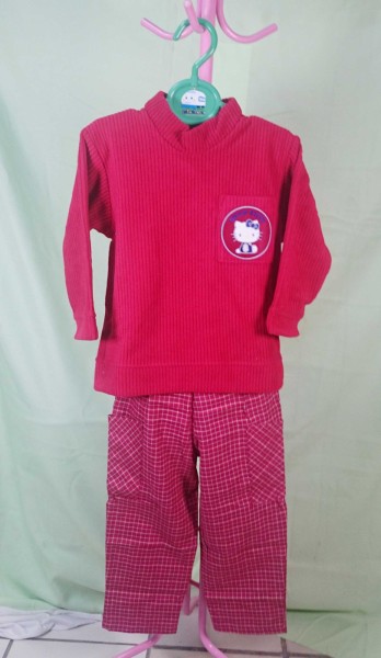 【震撼精品百貨】Hello Kitty 凱蒂貓~毛衣_紅_褲_格子