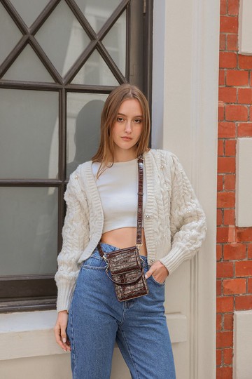 【客製化禮物】ANORAK 純素皮革 鱷魚壓紋 Lia手機袋 棕色