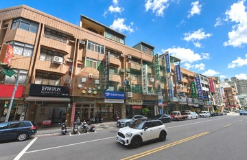 正美村路熱鬧透店｜台中市西區美村路一段