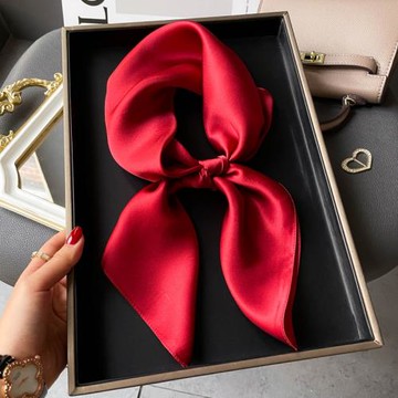 真絲絲巾女桑蠶絲春秋冬百搭洋氣時尚紅色披肩70cm大方巾送禮圍巾