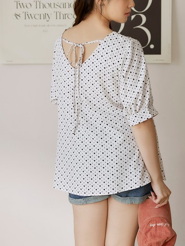 雲朵自訂款-露背綁帶愛心印花泡泡袖A字上衣