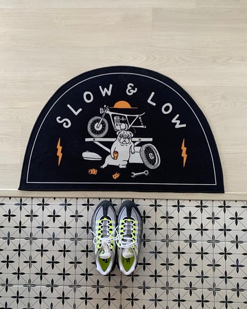 SLOW & LOW 巴哥騎士半圓形地墊 *玄關*廁所*陽台*