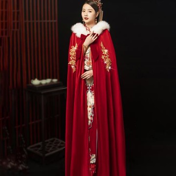 秀禾服新娘紅色披風新款中式婚禮毛披肩斗篷保暖加厚毛領長披風