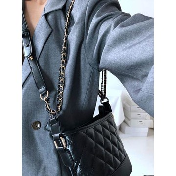 今年流行菱格包包女士2024年新款秋冬小眾設計時尚鏈條流浪斜挎包