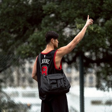 【DOUGHNUT】15吋 防潑水 側背包 Metanoia 耐磨 男包推薦-黑 ACT