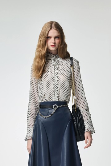 花朵植絨造型上衣