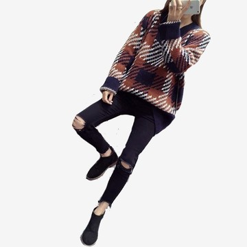 寬鬆中性厚實V領格紋長袖毛衣 (藏青 米黃) [11812051]