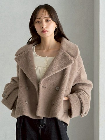蓬鬆毛絨中短版翻領大衣外套(1M44L0Z0200) - earth music&ecology