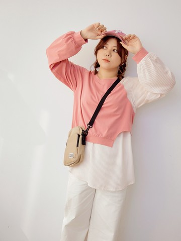 雲朵自訂款-玩轉百tee．不對稱條紋拼接開衩上衣