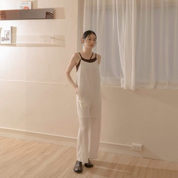 QUEENSHOP_ S 女裝 緹花鏤空紋里細肩連身褲-白 現+預 【04050830】