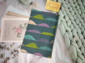 幾何系列-日本設計師棉綠色山丘布書套-布書衣可適用A5-25K現貨