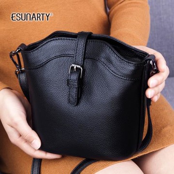 上新小包包女2024新款潮時尚百搭真皮單肩斜挎包女手提迷你水桶包