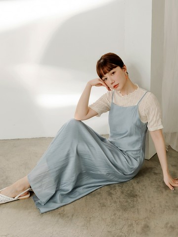 微光澤細肩帶後開衩長洋裝