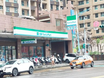 桃園巨蛋棕線捷運站假日花市三角窗透店｜桃園市龜山區壽山路