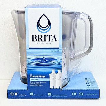 [4美國直購] Brita Champlain 濾水壺 10杯2.4L 含2個8週白色圓形濾心 有濾芯更換指示燈2022年後製 (U20)#1512822