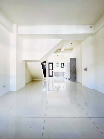 ★東森-壯壯★全新臨路車庫超美別墅｜台中市大里區鳳凰路