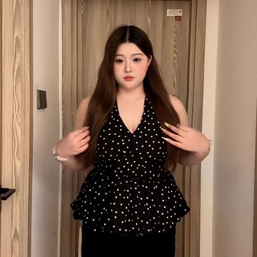 💕甜心大尺碼💕大尺碼上衣 女裝法式輕奢黑色波點掛脖背心性感露背掐腰顯瘦上衣ins