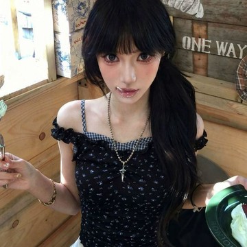 臺灣出貨假兩件碎花一字肩吊帶背心女夏季性感純欲修身絕美辣妹絕美小上衣0715