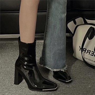 AW金屬方頭粗跟短靴女2025新款英倫風百搭漆皮肯豆低筒彈力馬丁靴
