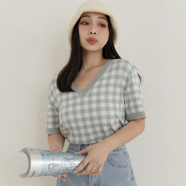 微甜小姐姐V領格紋針織上衣 中大尺碼上衣