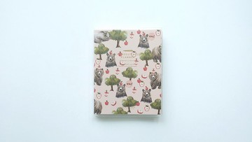 手帳本 尺寸 12x15.4 公分：GRIZZLY EATING APPLE 款式