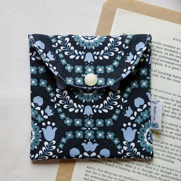花兒圖騰 黑 - 棉棉包 口罩包 衛生棉包 收納小包 | 海柏手作