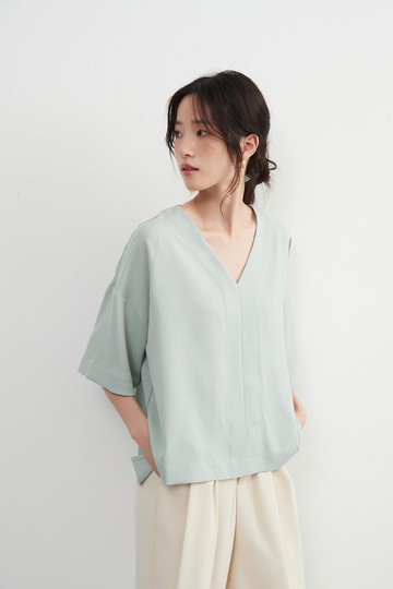 新色登場・人氣V領仿麻感快乾中線剪接短袖上衣