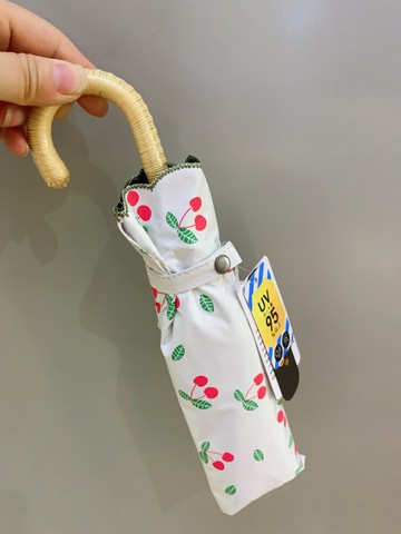 日系超輕櫻桃蝴蝶結燙金黑膠防紫外線晴雨兩用彎鉤藤柄太陽傘雨傘