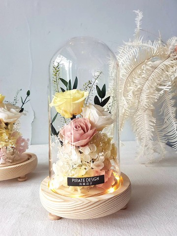 海藏設計| 梅琳娜王冠。金絲雀金黃。發光永生花玻璃盅