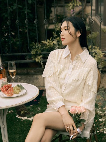 蕾絲雕花珍珠釦微透膚開襟襯衫上衣