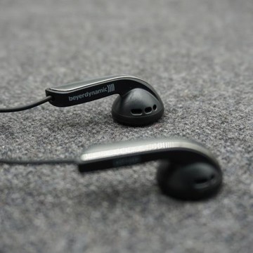 德國石墨烯平頭耳機永不褪色的經典耳塞式收音機配機塞子黑色帶麥