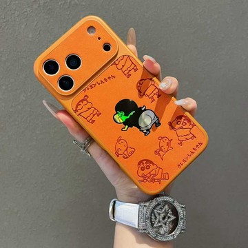 適用高級橙色iPhone17promax手機殼潮牌蠟筆小新P蘋果17air保護套15卡通奢華一體ai相機按鍵全包16pr
