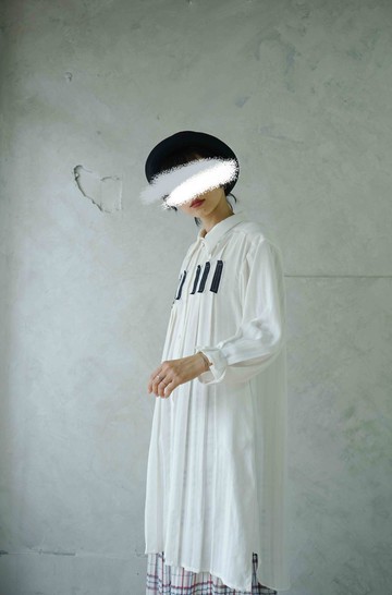 設計手作-鋼琴鍵箱型壓摺牛仔裝飾片長版純白襯衫洋裝