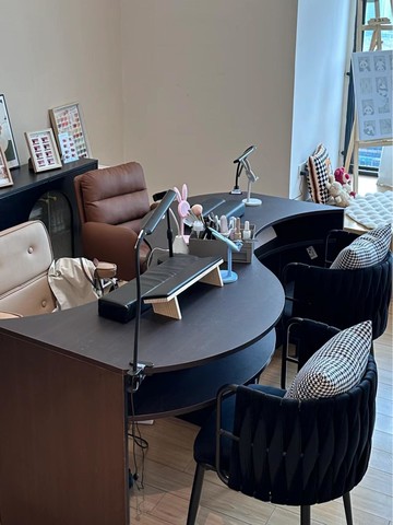 】意茗師蛇年新款實木復古黑棕色S形美甲桌椅套裝單雙三人美甲臺