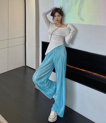 純欲性感不規則露肩長袖防曬衫t恤女夏季高腰闊腿拖地褲兩件套裝