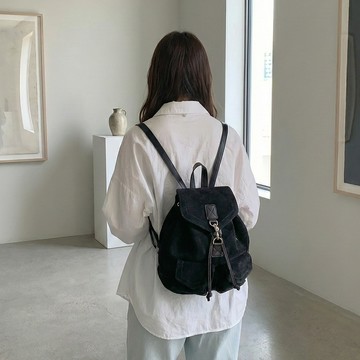 歐逆百搭款麂皮抽繩後背包 經典黑