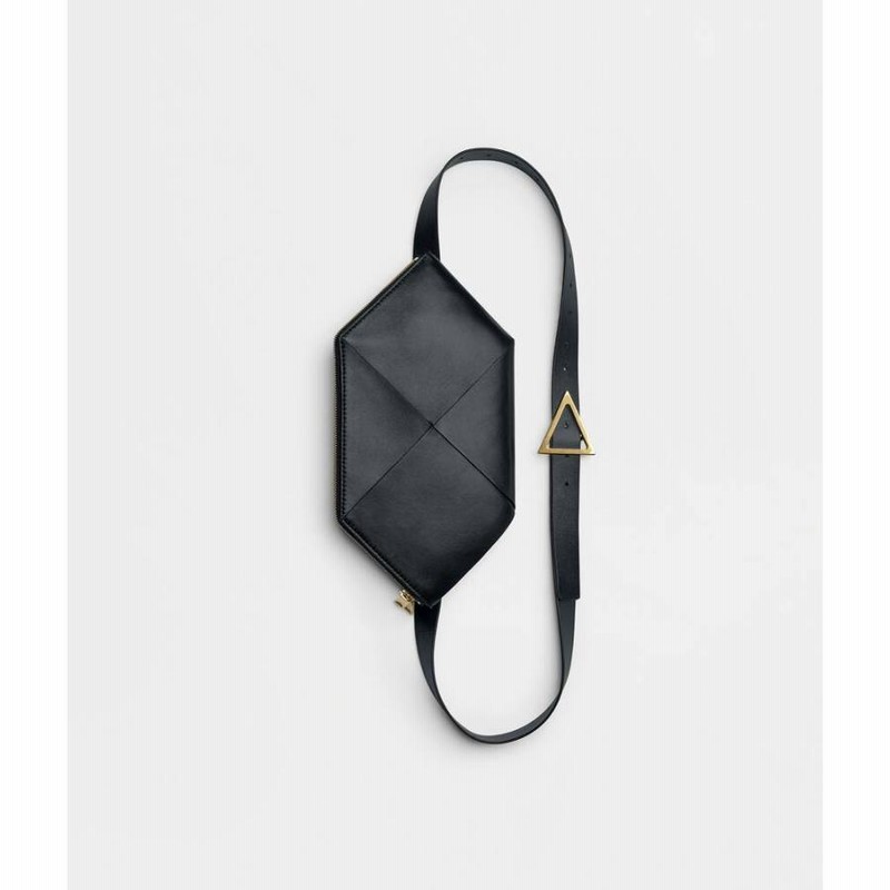 ボッテガヴェネタ BOTTEGA VENETA バッグ バック ウエストバッグ ウェエストポーチ ベルトバッグ ブラック ゴールド 編み込み ラムスキン  カーフスキン レザー 通販 LINEポイント最大0.5%GET LINEショッピング